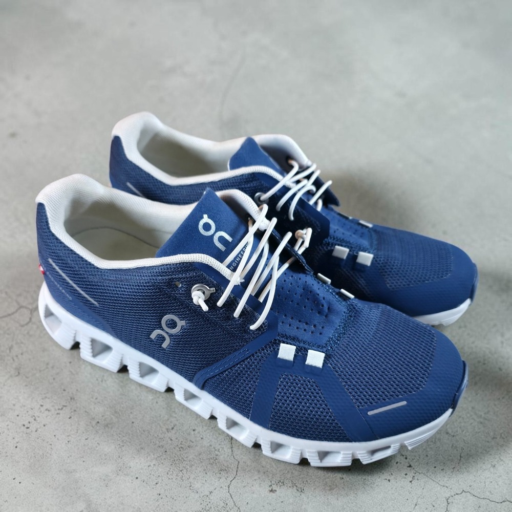 On Cloud 5 Womens Size 8 Blue White Running Walking Shoes Sneakers *Worn Once.